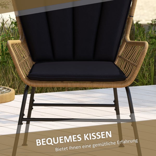 Gartenstuhl aus Rattan mit schwarzem Kissen