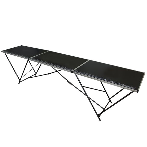 Langer Campingtisch mit Messskala und Klappbeinen