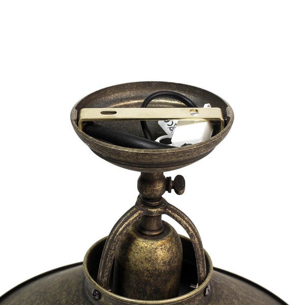 Deckenleuchte in Goldoptik, Detailansicht der Montage