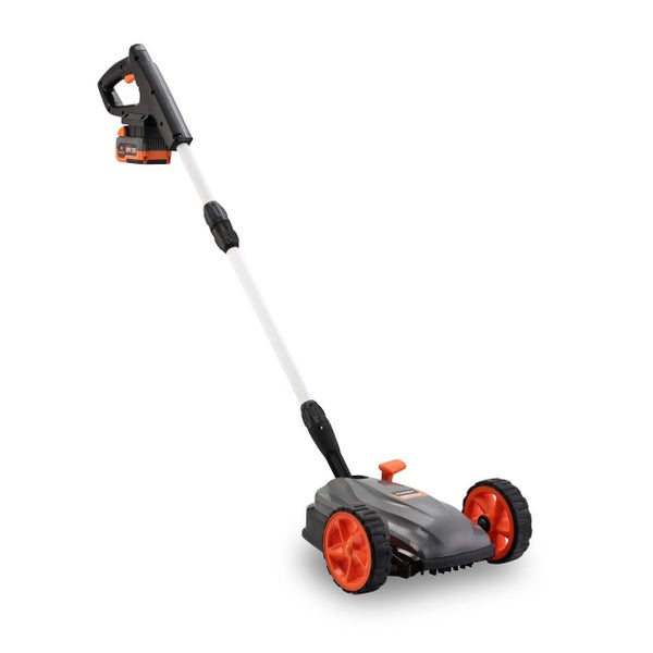 Akku-Bodenhacke mit zwei Rädern, Teleskopstiel und 20 Volt Akku für die Bodenbearbeitung.