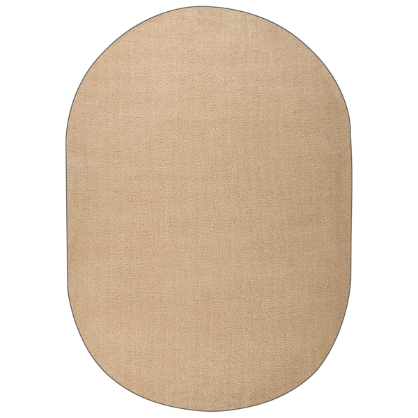 Ovaler Teppich in Beige mit kurzem Flor.