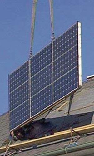 Installation einer Solaranlage auf einem Dach