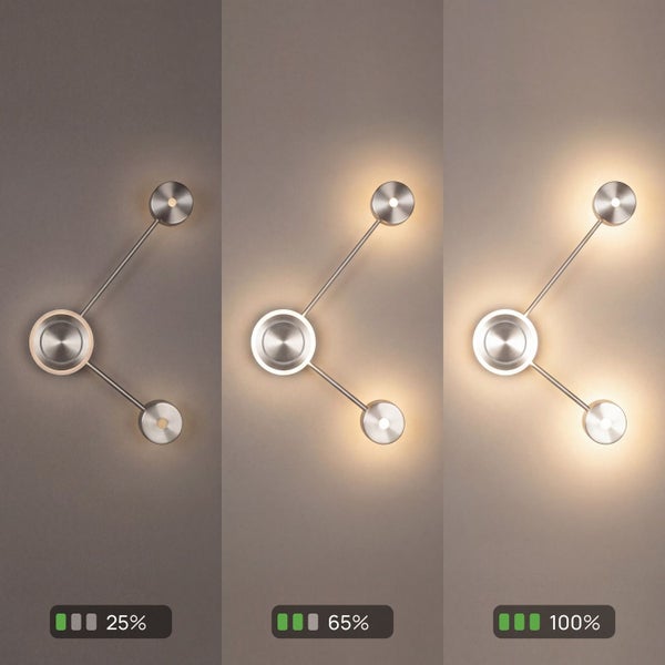 LED-Wandleuchte mit drei Helligkeitsstufen 25 Prozent, 65 Prozent und 100 Prozent. Modernes Metalldesign mit drei runden Leuchtköpfen.