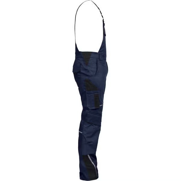Blaue Arbeitslatzhose, Seitenansicht mit funktionalen Taschen und verstellbaren Trägern.