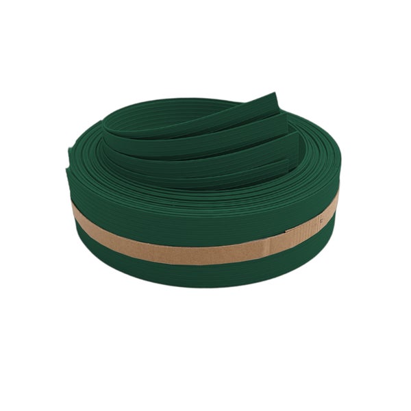 Grüne Rasenkante auf einer Rolle