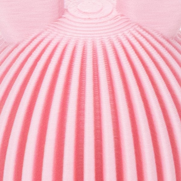 Detailaufnahme eines rosa Massagegeräts mit gerippter Textur.