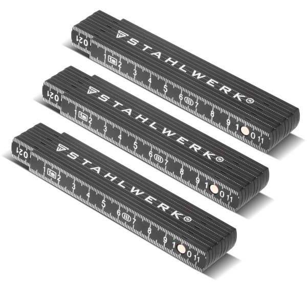 Drei schwarze Gliedmaßstäbe von Stahlwerk im zusammengeklappten Zustand mit weißer metrischer Skala.