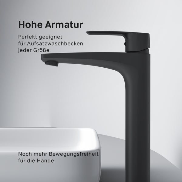 Hohe Waschtischarmatur in Schwarz mit Einhebelmischer, geeignet für Aufsatzwaschbecken.
