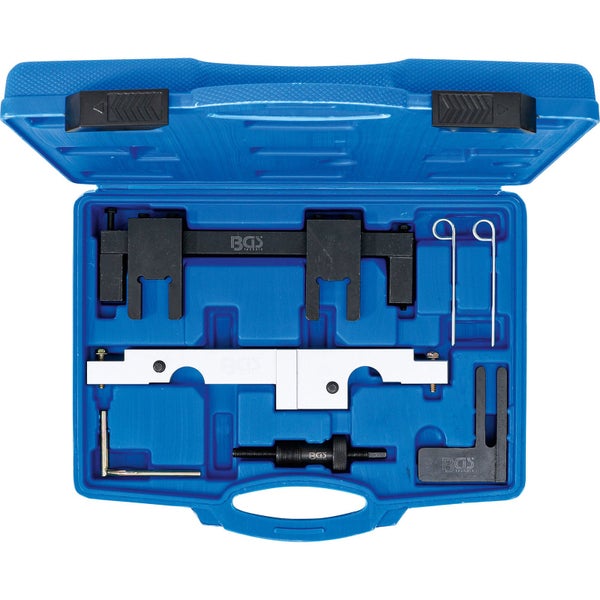 Werkzeugsatz für Motorreparaturen in einem blauen Koffer