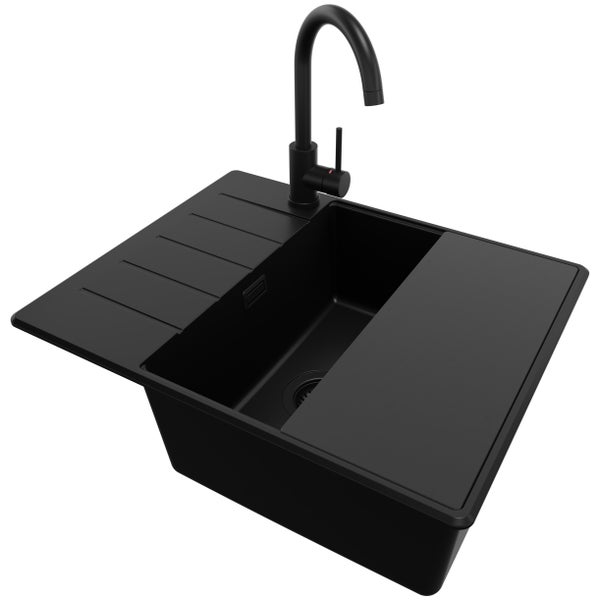 Spüle mit Abtropffläche und Armatur