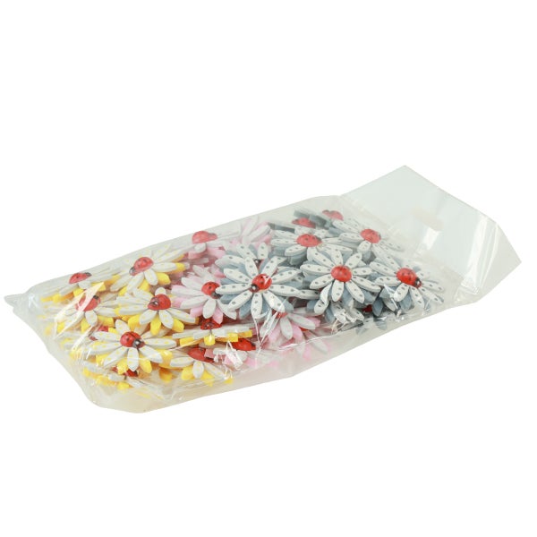 Dekoblumen mit Marienkäfer in einer Verpackung