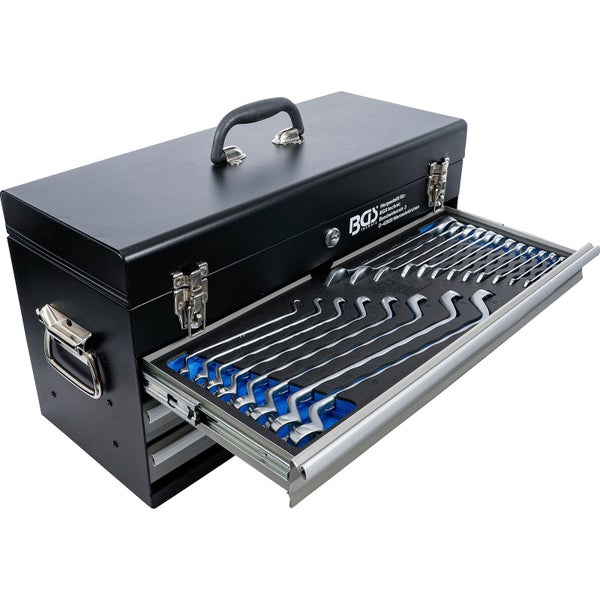 Schwarzer Metall-Werkzeugkasten mit BGS Technic Logo und einer offenen Schublade, die Ringmaulschlüssel in einer Schaumstoffeinlage enthält.