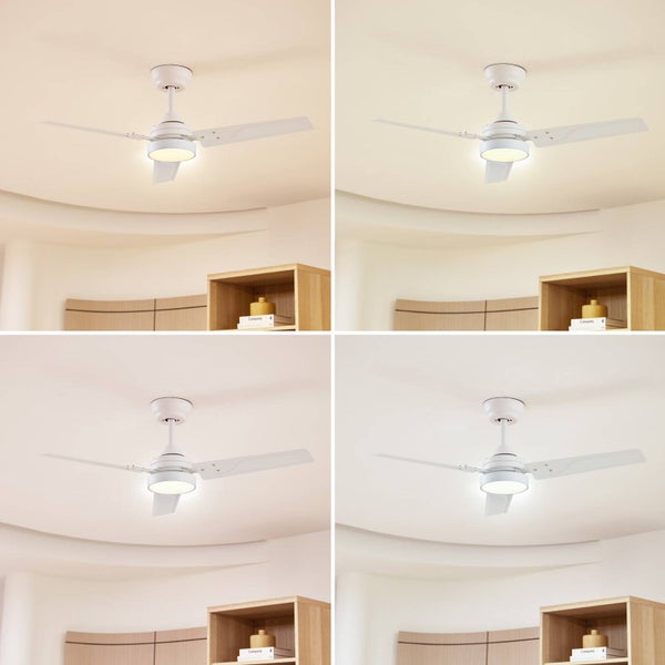 Deckenventilator mit drei Flügeln und integrierter LED Beleuchtung in verschiedenen Farbtemperaturen in einem hellen Wohnraum.
