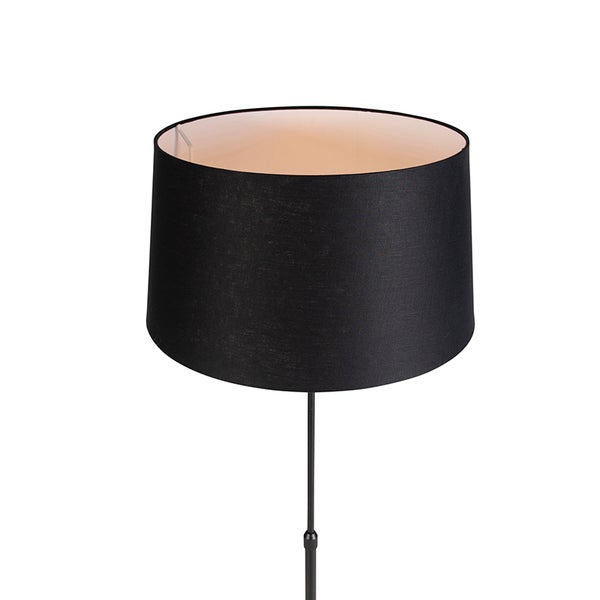 Stehleuchte mit schwarzem Lampenschirm