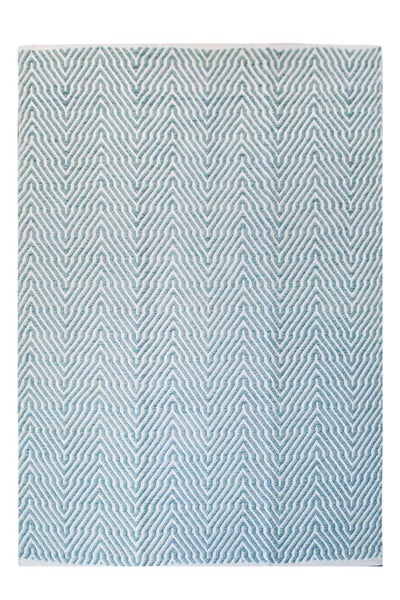 Rechteckiger Teppich mit einem modernen, geometrischen Zickzack-Muster in Türkis und Weiß.