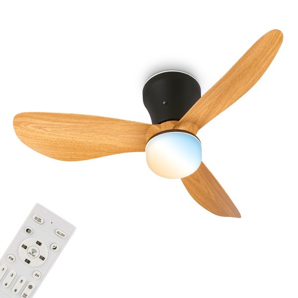 Deckenventilator mit drei Flügeln in Holzoptik, schwarzem Gehäuse, integrierter LED-Beleuchtung und Fernbedienung.