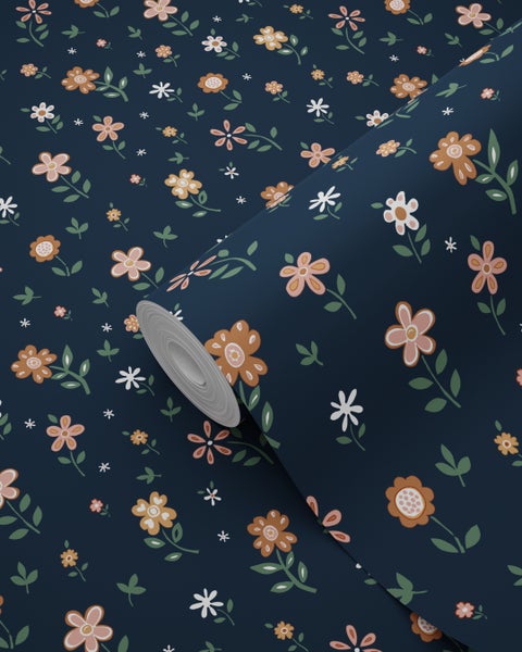 Tapetenrolle mit Blumenmuster