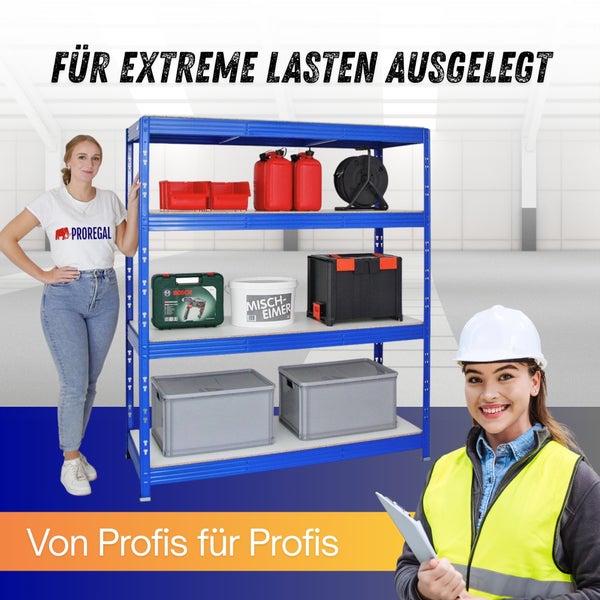 Blaues Schwerlastregal aus Metall in einem Lagerraum, bestückt mit Werkzeugen und Kisten, präsentiert von zwei Fachkräften.