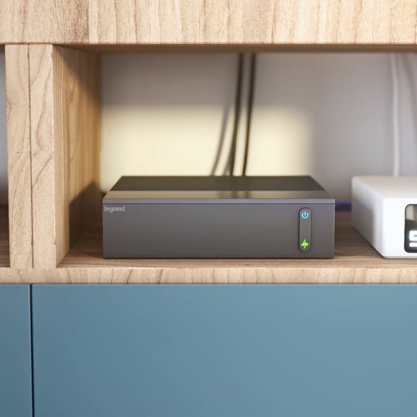 Legrand Überspannungsschutz im Regal