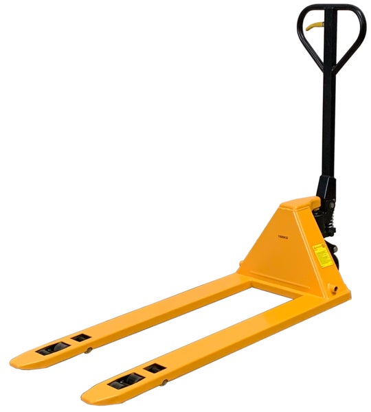 Gelber Gabelhubwagen für den Transport von Paletten