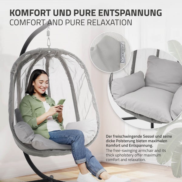 Aluminium Gartentor zwischen zwei Torpfosten