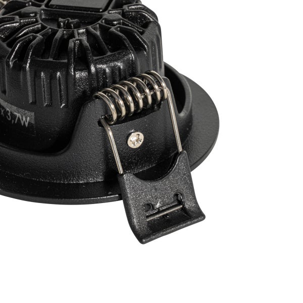 Rückansicht eines LED Einbaustrahlers mit Metall-Haltefeder und Kühlrippen am Gehäuse.