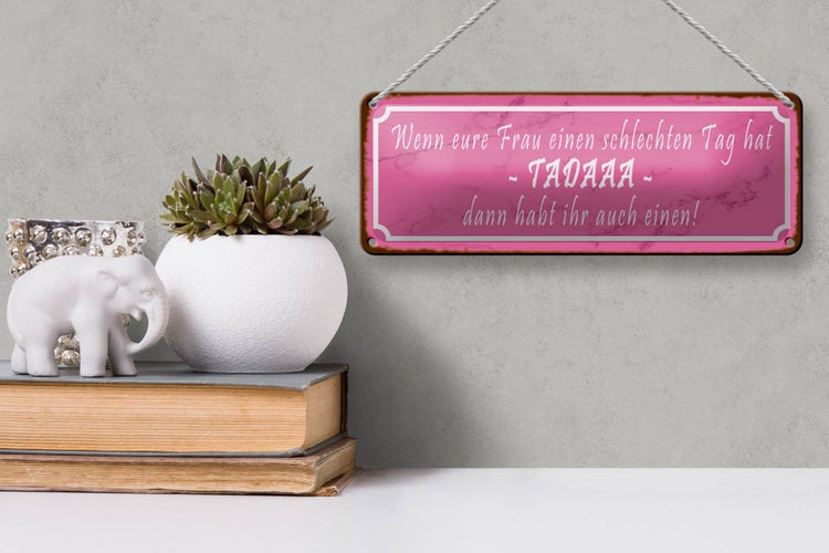 Blechschild Spruch 27x10cm eure Frau schlechten Tag TADAAA Dekoration