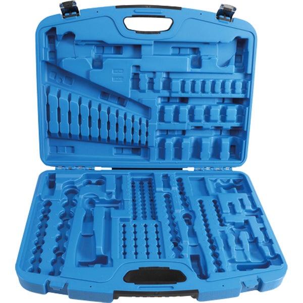 Geöffneter blauer Werkzeugkoffer mit Fächern für Werkzeuge