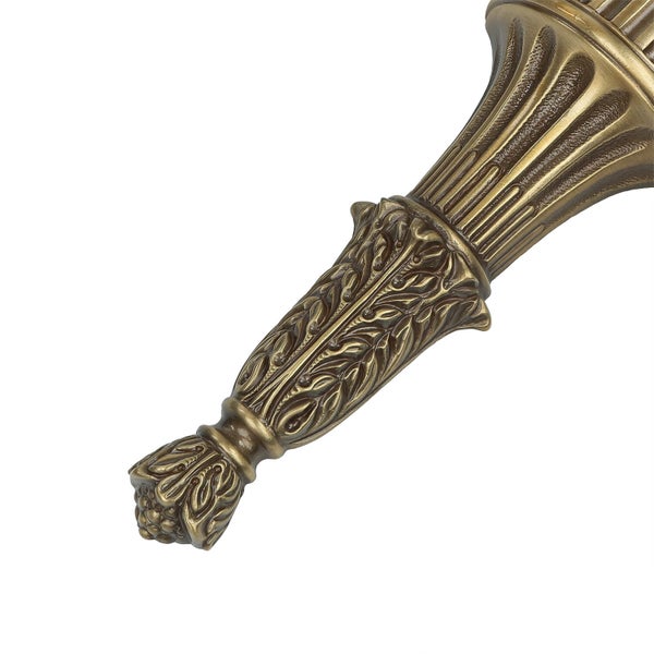 Detail einer verzierten Leuchte im klassischen Stil