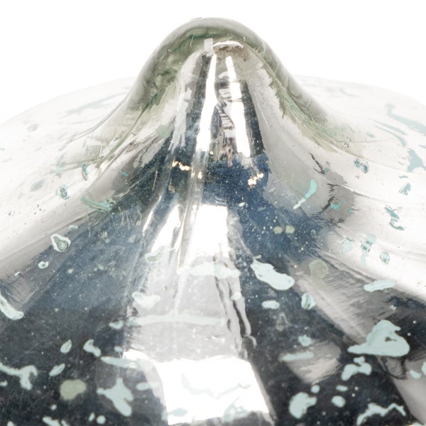 Dekorative Glasglocke mit Ornamenten