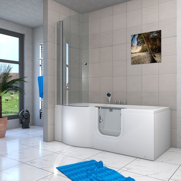 Weiße Badewanne mit Einstiegstür und Duschabtrennung aus Glas in einem modernen Badezimmer mit grauen Fliesen.