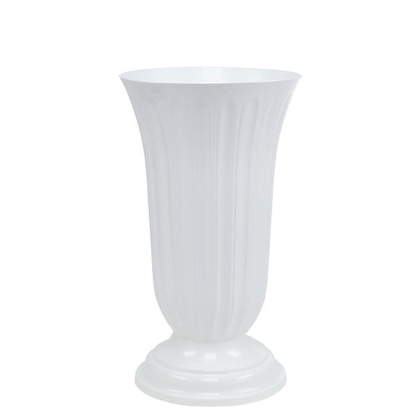 Weiße Blumenvase aus Kunststoff in Pokalform mit Rillenstruktur.