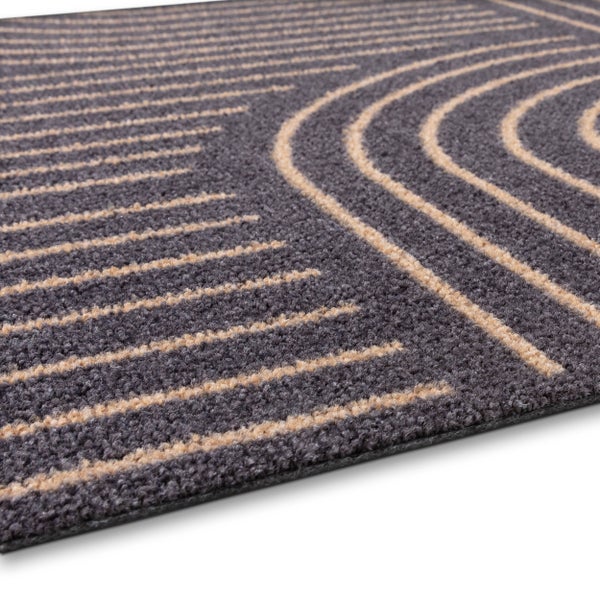 Detailaufnahme einer Schmutzfangmatte mit einem geometrischen Muster aus Linien und Bögen.