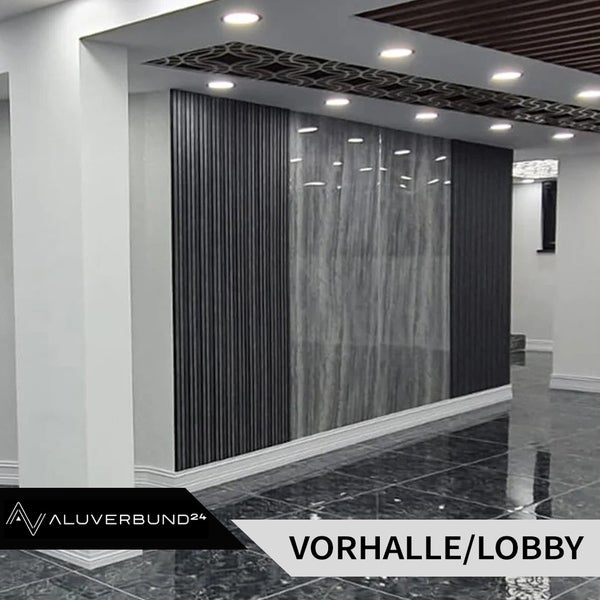Eingangsbereich mit Wandpaneelen in verschiedenen Designs