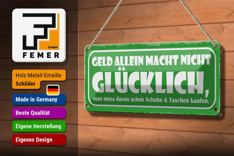 Johanniskraut im Topf mit Gewächshaus und Substrat