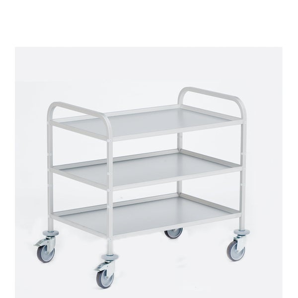 Silberner Etagenwagen aus Metall mit drei Böden und vier Lenkrollen.