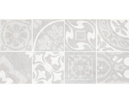 Dekorative Bodenfliesen mit floralen und geometrischen Mustern