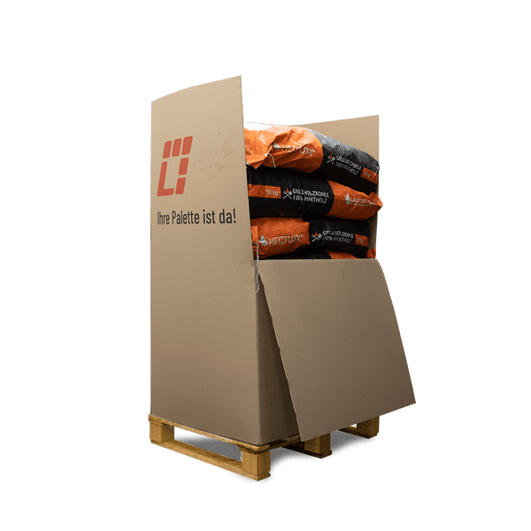 Heizfuxx Grillholzkohle aus 100 Prozent Hartholz, 10 Kilogramm Säcke gestapelt auf einer Holzpalette in einem Karton.