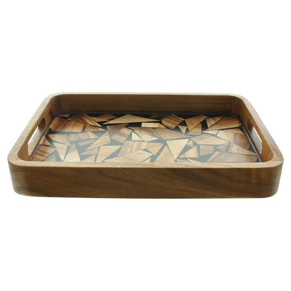 Rechteckiges Tablett aus Akazienholz mit geometrischem Mosaik-Inlay und seitlichen Griffmulden.