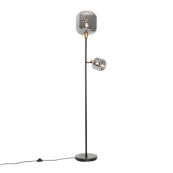 Zweiflammige schwarze Stehlampe aus Metall mit Lampenschirmen aus Rauchglas und goldfarbenen Akzenten.