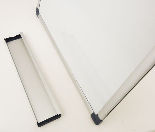 Whiteboard mit Stiftablage