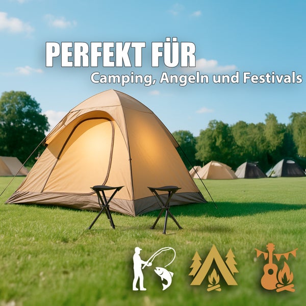 Campingzelt mit zwei Campingstühlen auf einer Wiese