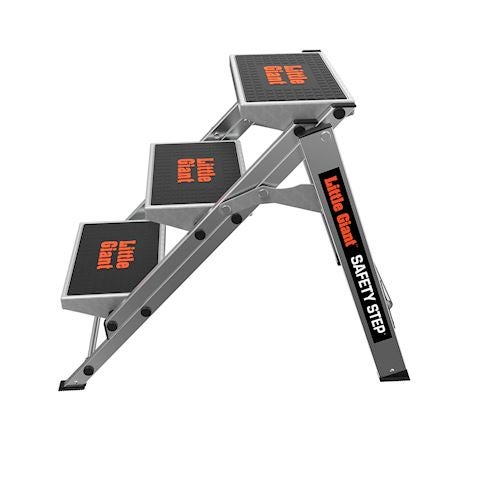 Little Giant Safety Step Klapptritt mit drei Stufen aus Metall für sicheren Stand bei Arbeiten in der Höhe.