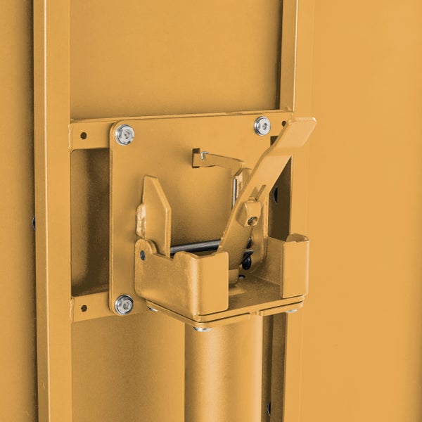 Schnappschloss für Festzeltgarnitur aus Metall in Ocker mit Hebelmechanismus.