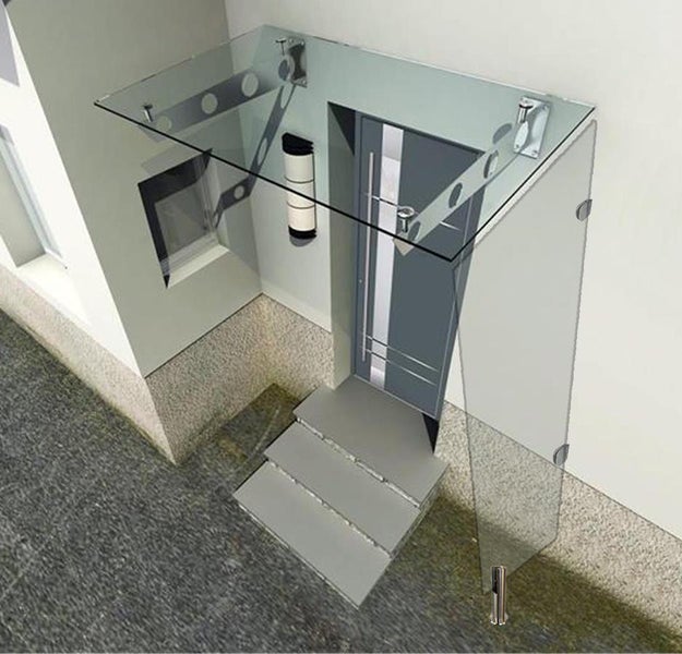 Eingangsbereich mit Glasvordach und Außentreppe