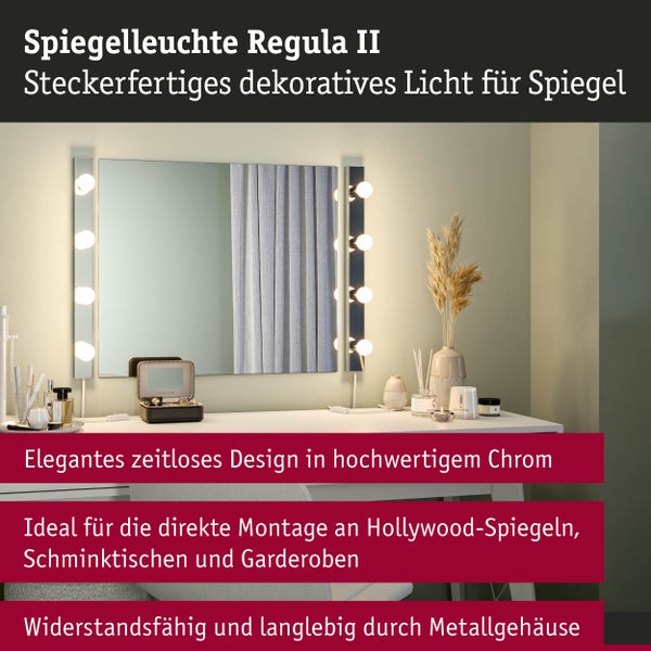 Spiegelleuchte Regula II an einem Schminktischspiegel. Zwei vertikale Chrom-Lichtleisten mit runden Leuchtmitteln im Hollywood-Stil.