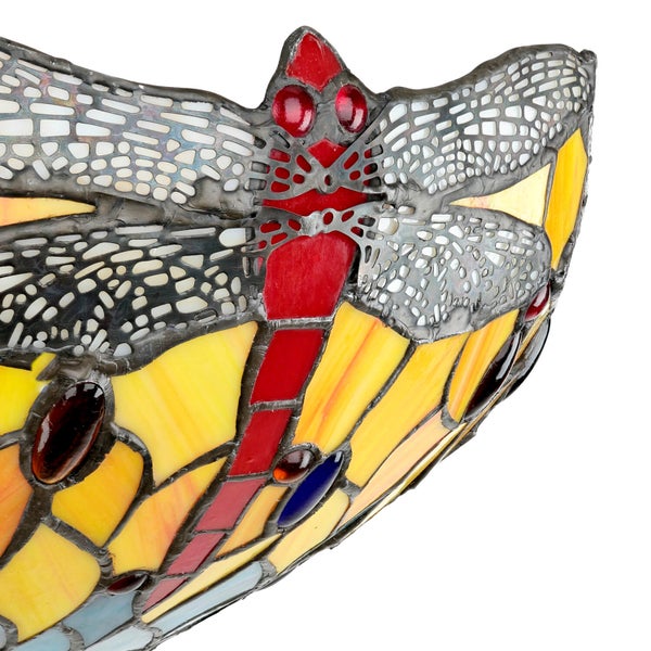 Nahaufnahme einer Tiffany Lampe mit Libellenmuster