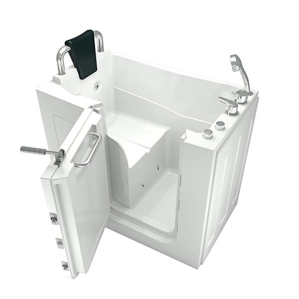 Begehbare Badewanne mit offener Tür, Armatur und Handtuch