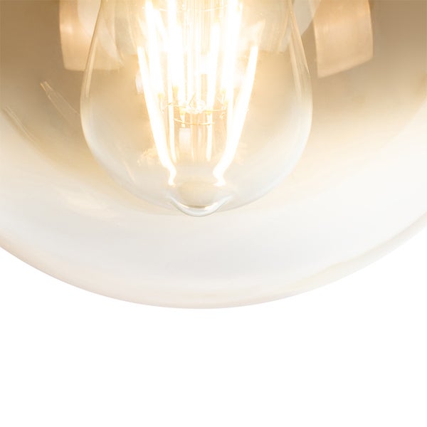 Nahaufnahme einer Glühbirne in einer Lampenfassung