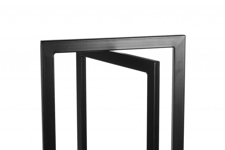 Detailansicht eines Metalltischgestells